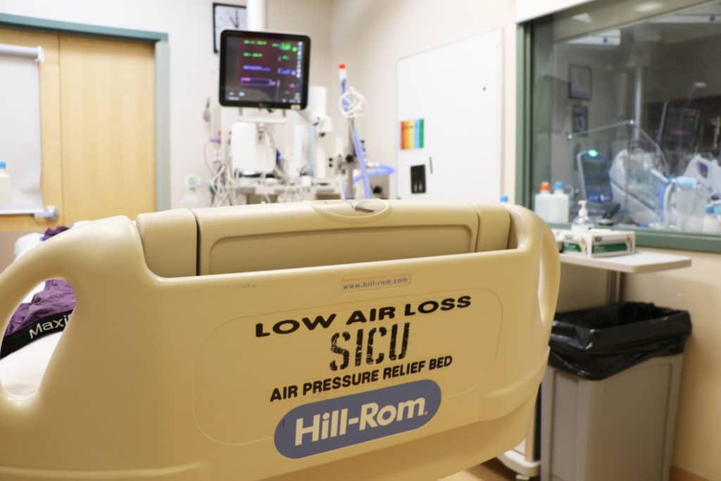 Low air loss air pressure relief bed